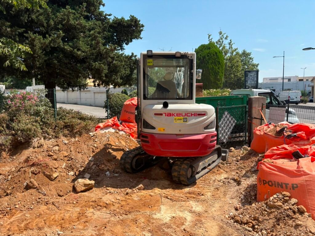 Benne de chantier terrassement à Hyères